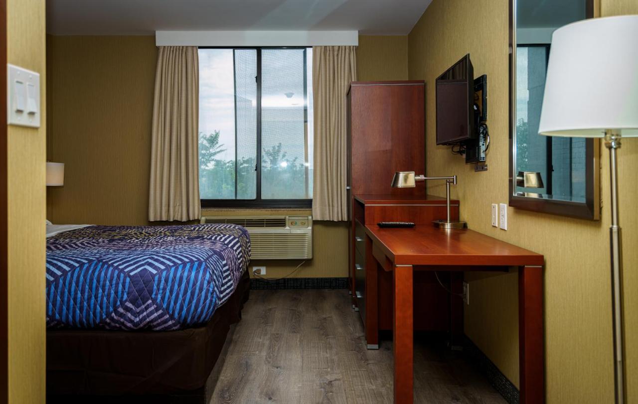 Sky Hotel Flushing/Laguardia Airport ニューヨーク エクステリア 写真